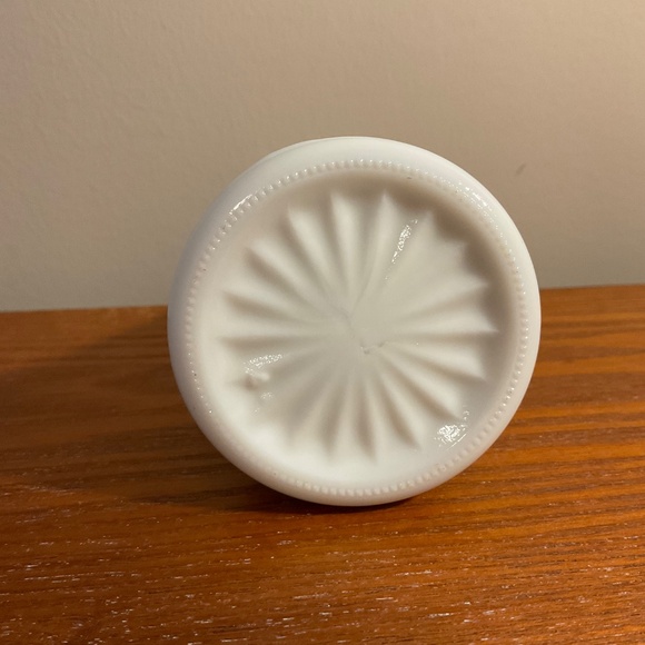 Vintage Anchor Hocking Milk Glass Stars & Bars 6” Bud Vase - Picture 11 of 14